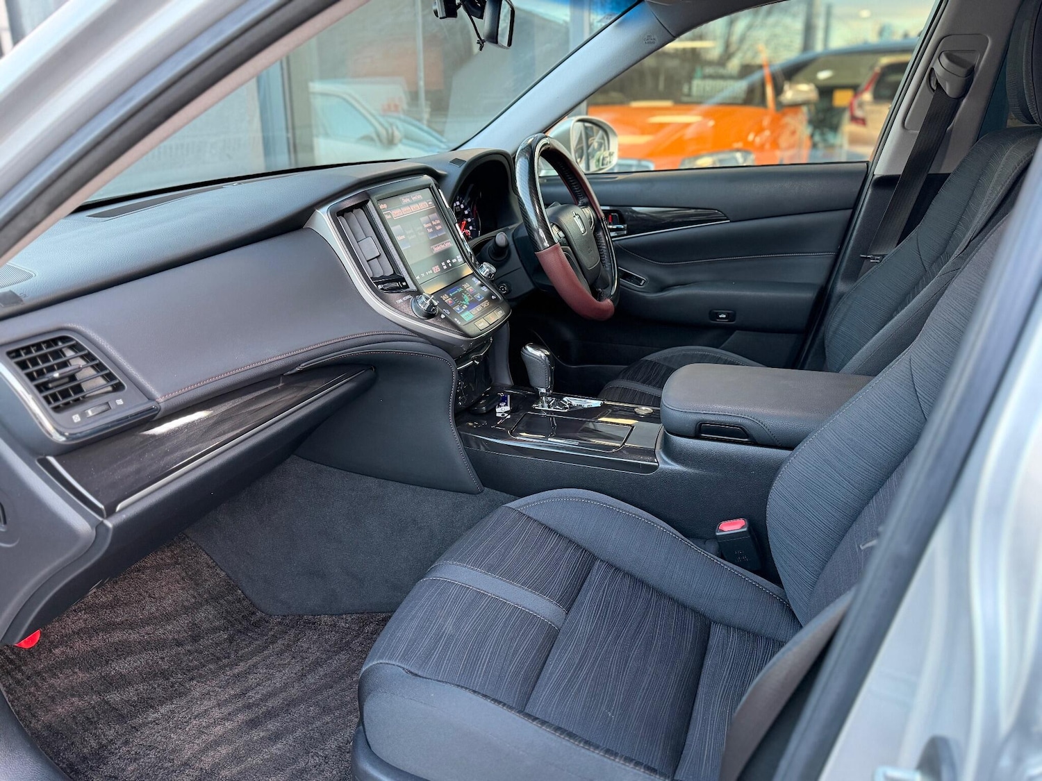 Used Toyota Crown for sale - 77103681: Photo 16