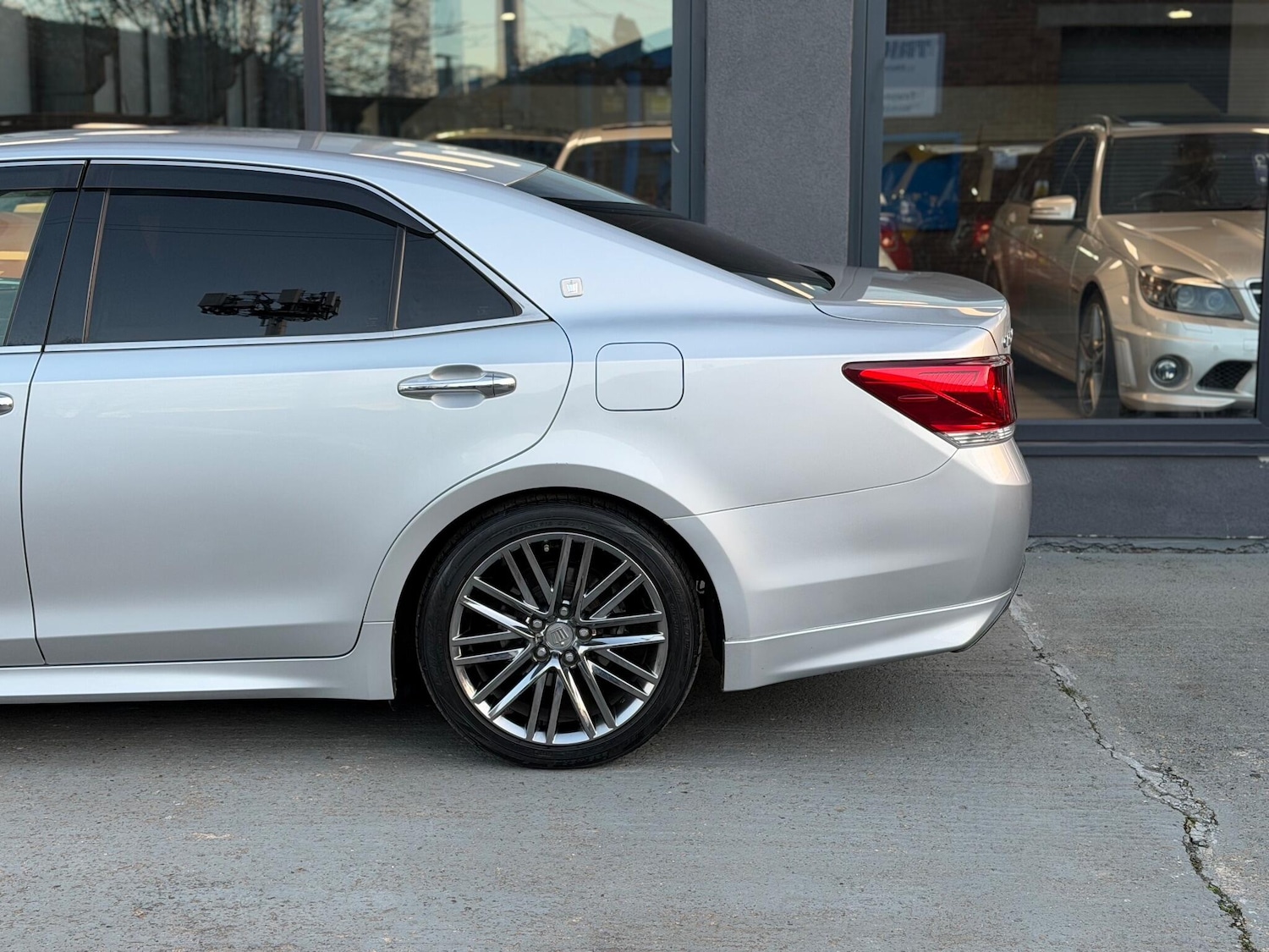 Used Toyota Crown for sale - 77103681: Photo 6