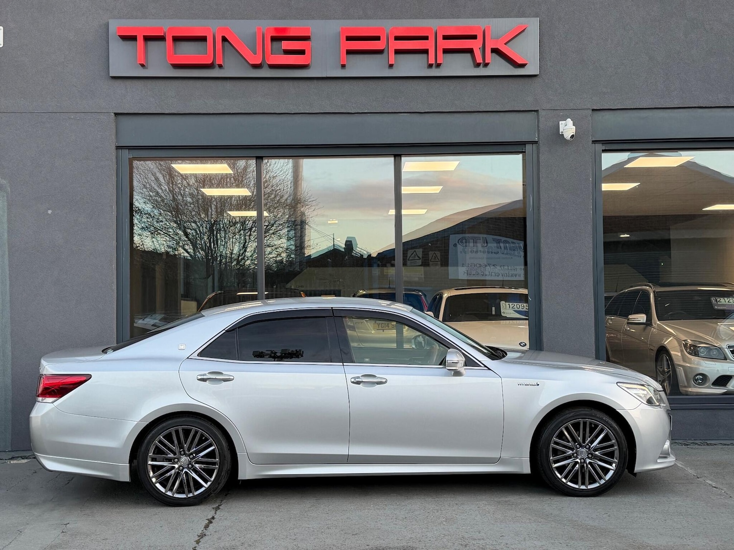 Used Toyota Crown for sale - 77103681: Photo 9