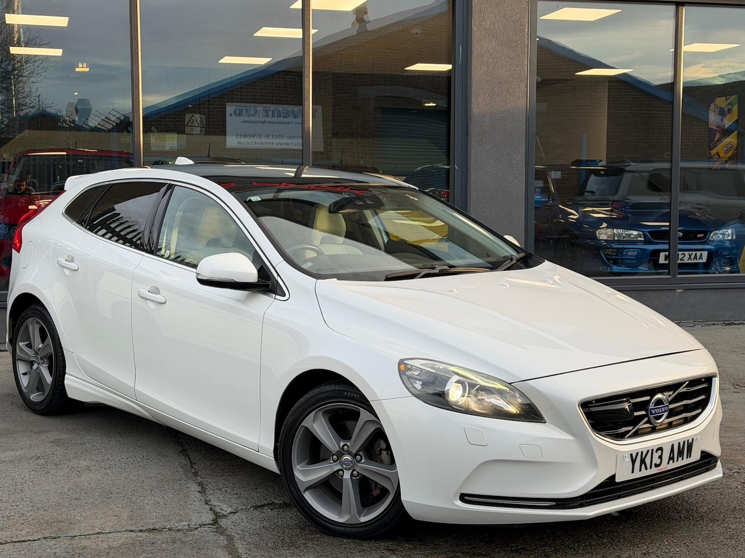 Used Volvo V40 for sale - 77230026: Photo 2