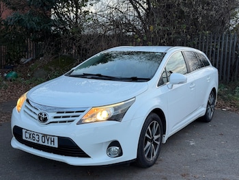 (63) - 2.0 D-4D Icon Tourer Euro 5 5dr