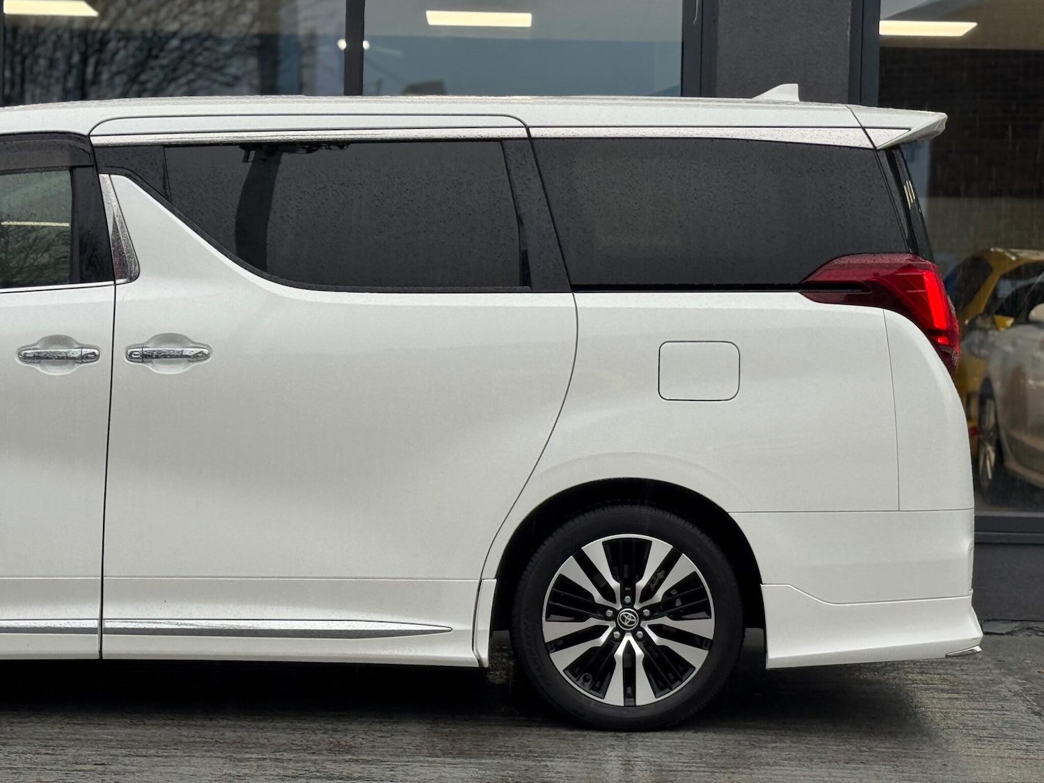 Used Toyota Alphard for sale - 77267429: Photo 12