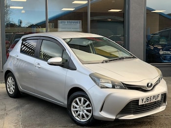 Used Toyota Yaris 2015 for sale - 77624948: Photo