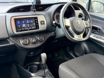 Used Toyota Yaris 2015 for sale - 77624948: Photo