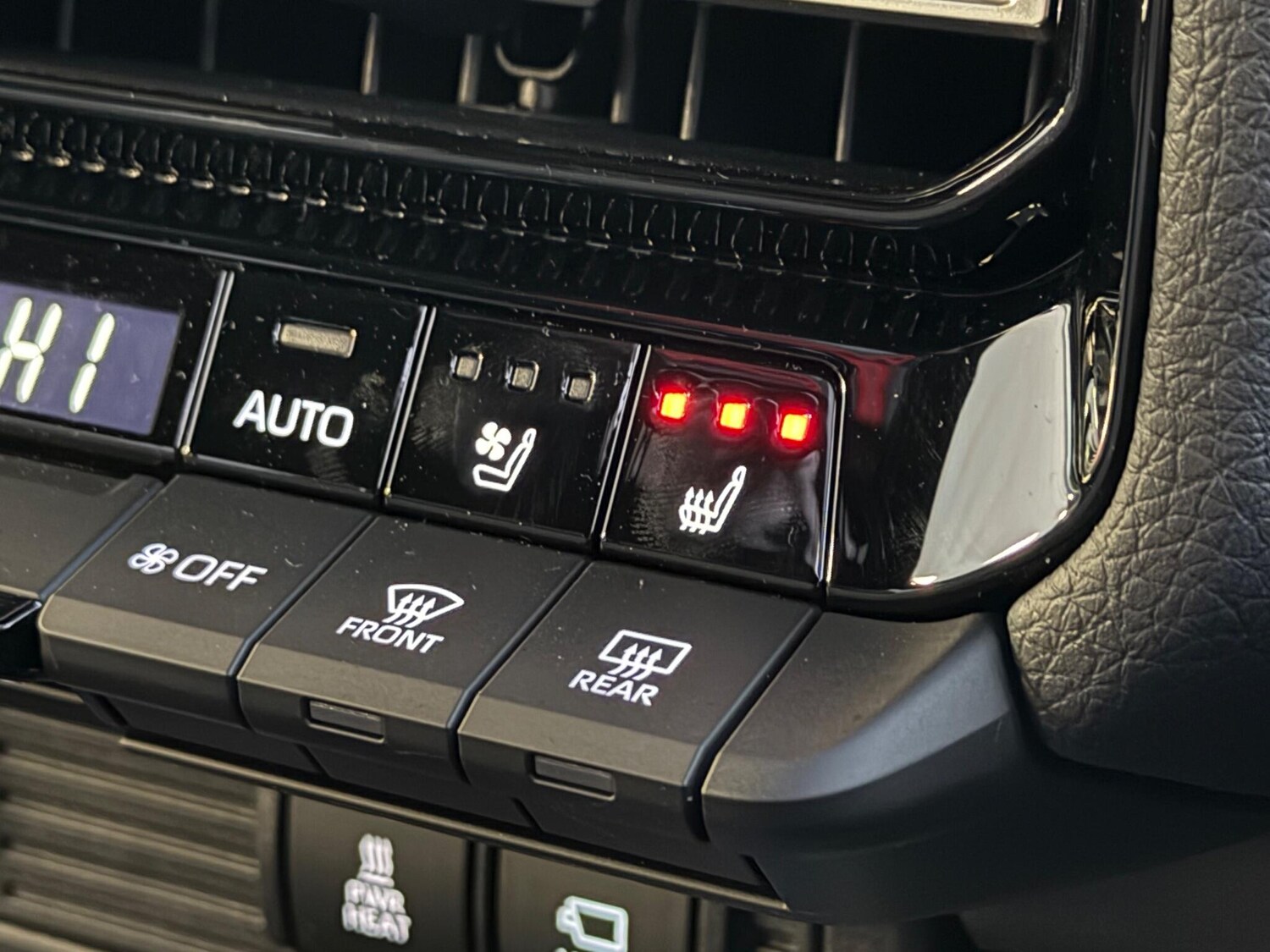 Used Toyota Land Cruiser for sale - 77854219: Photo 28