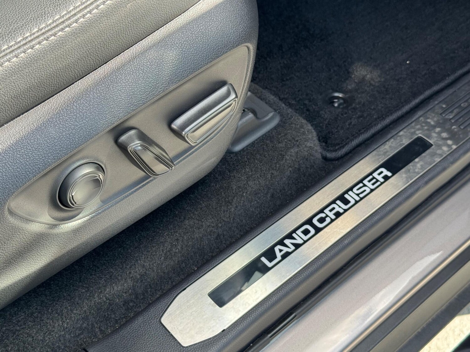 Used Toyota Land Cruiser for sale - 77854052: Photo 26