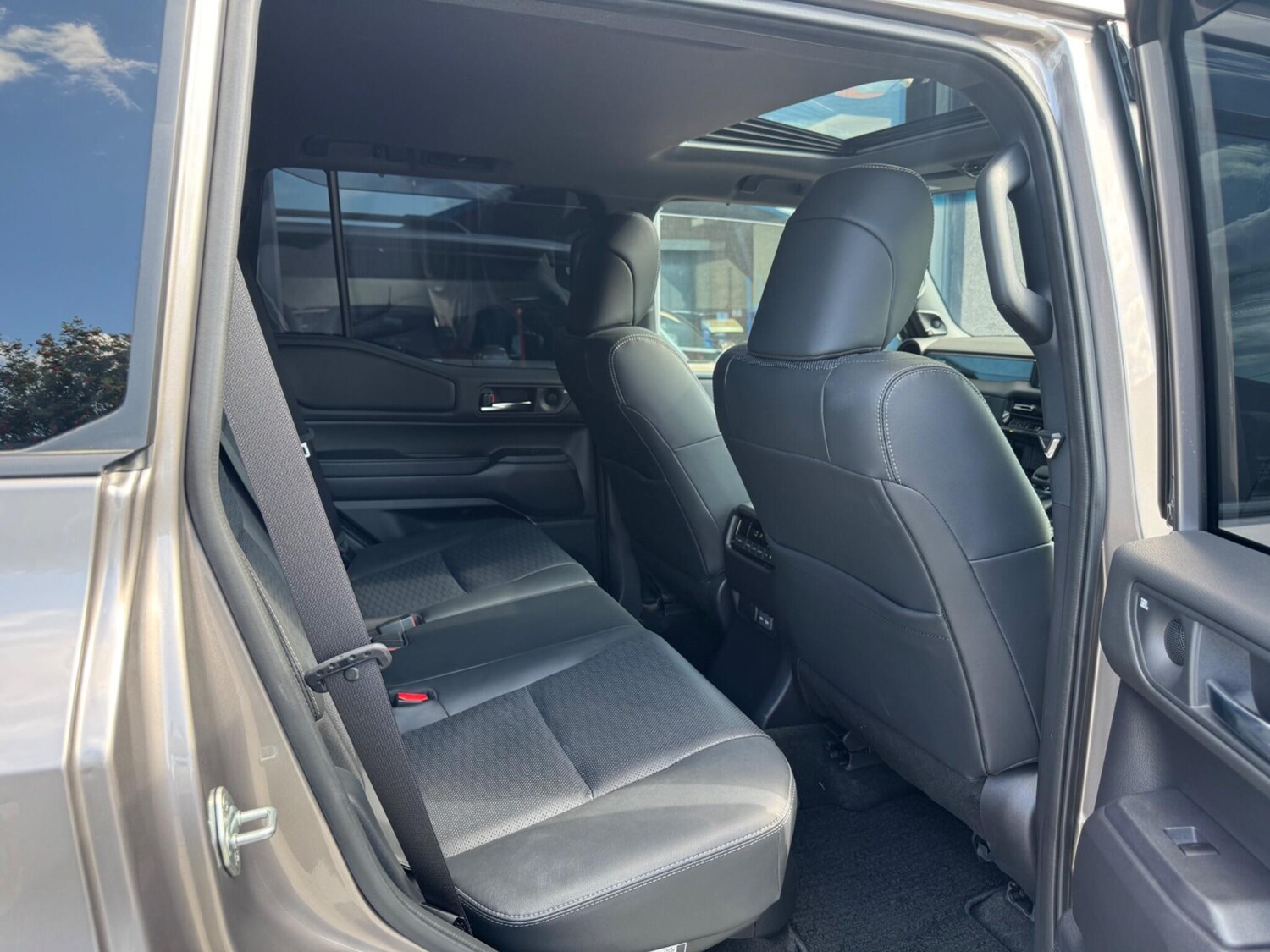 Used Toyota Land Cruiser for sale - 77854052: Photo 46