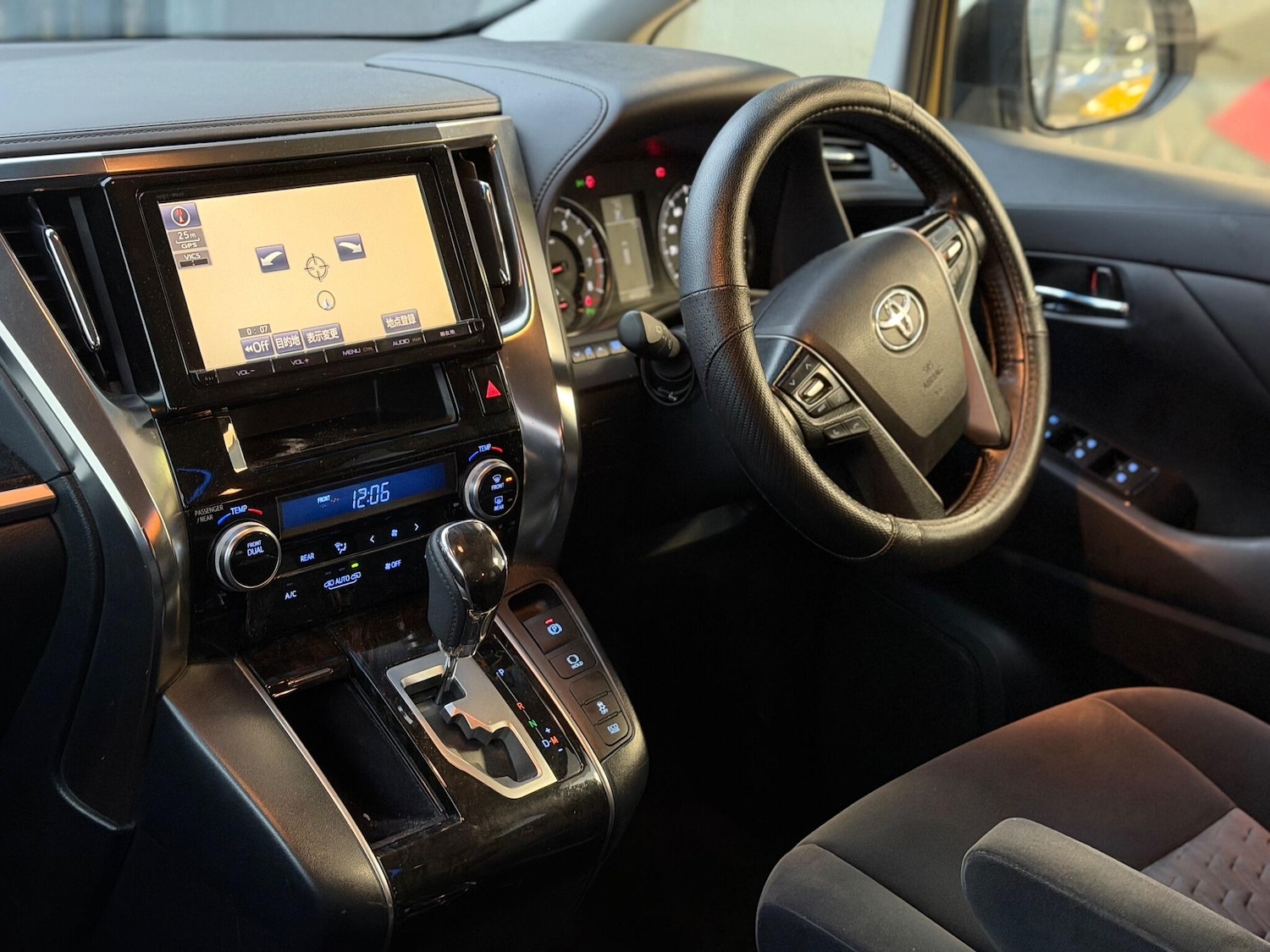 Used Toyota Alphard for sale - 77216134: Photo 3