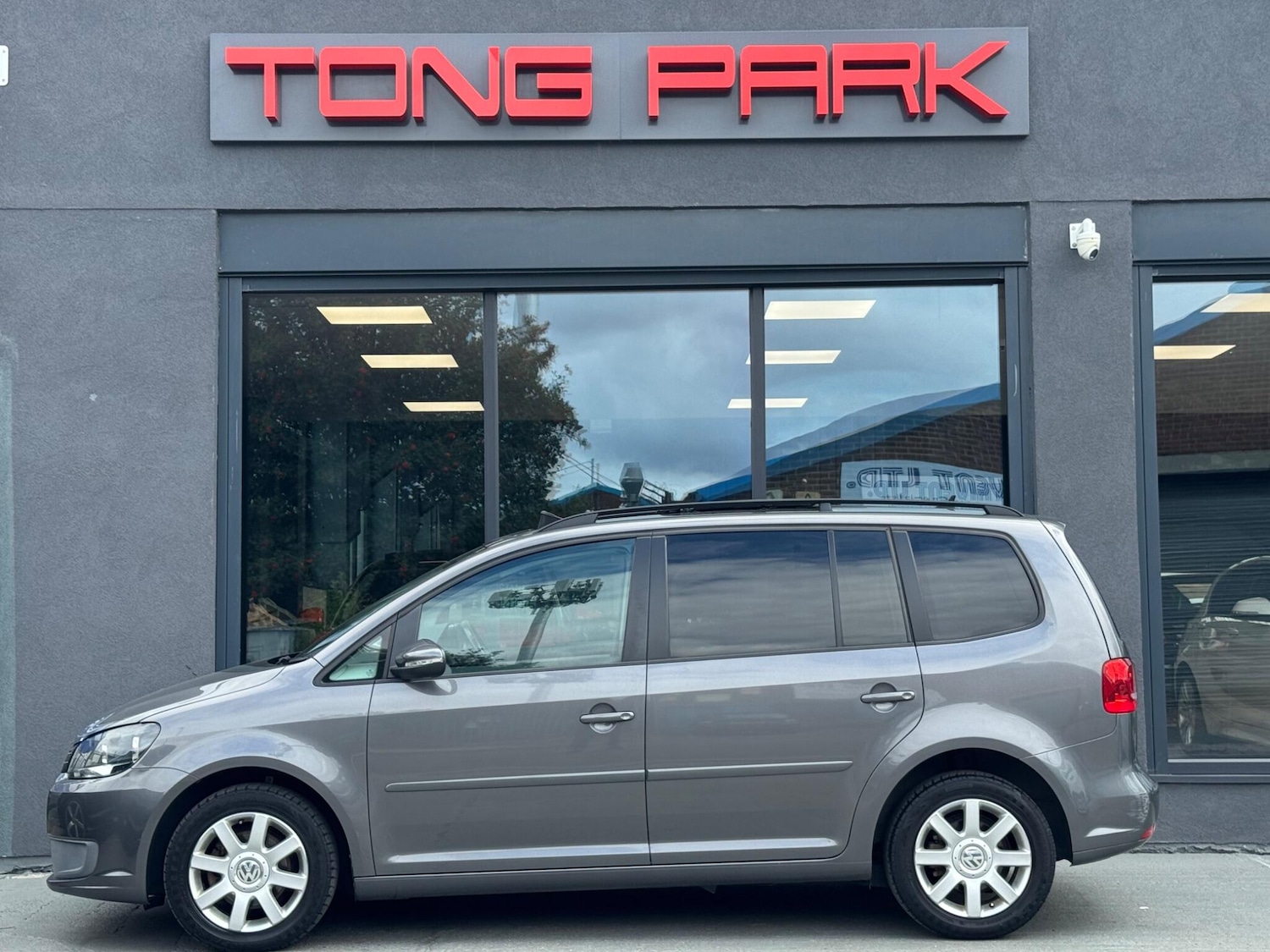 Used Volkswagen Touran for sale - 78048240: Photo 4