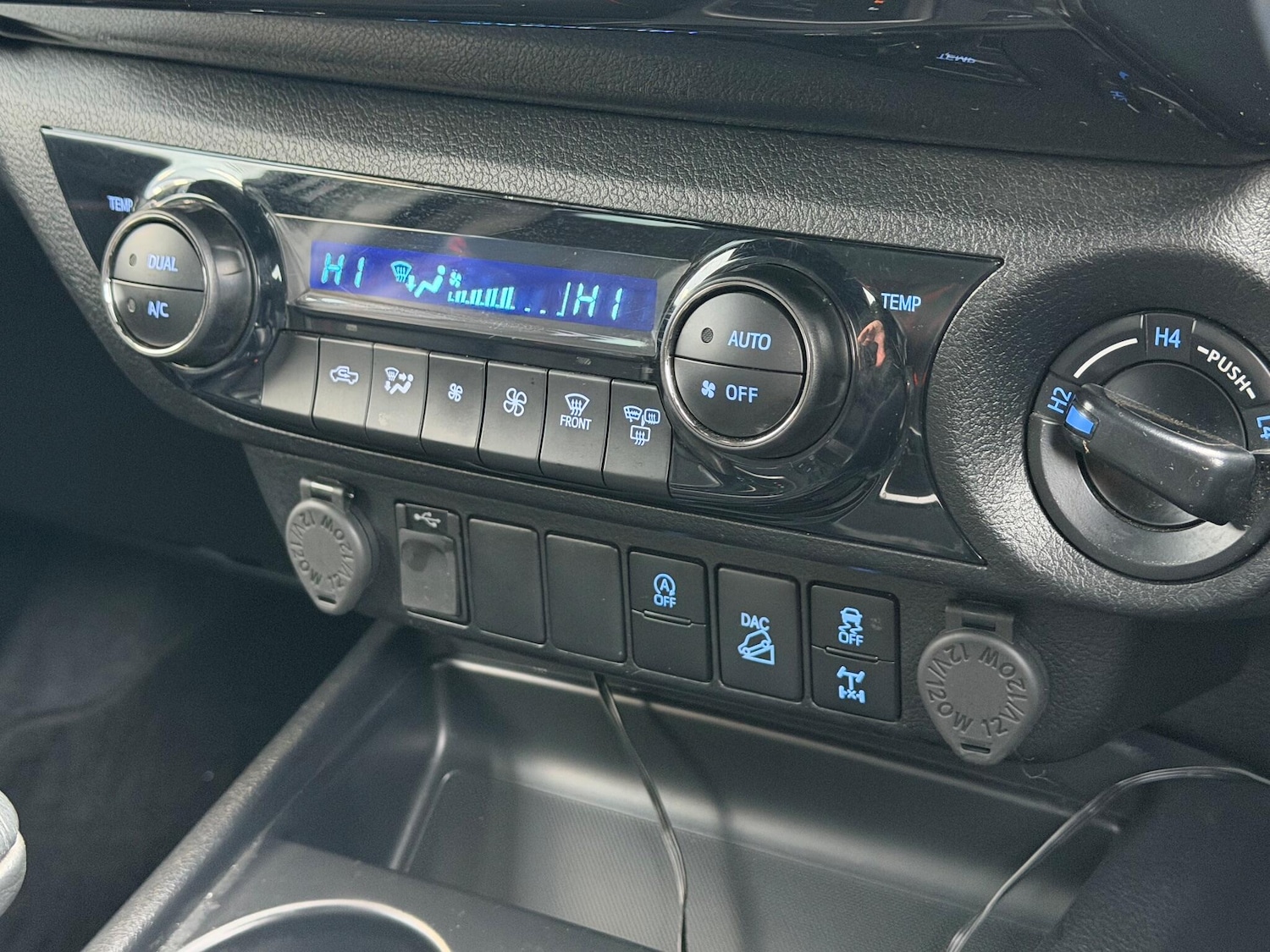 Used Toyota Hilux for sale - 77854060: Photo 29