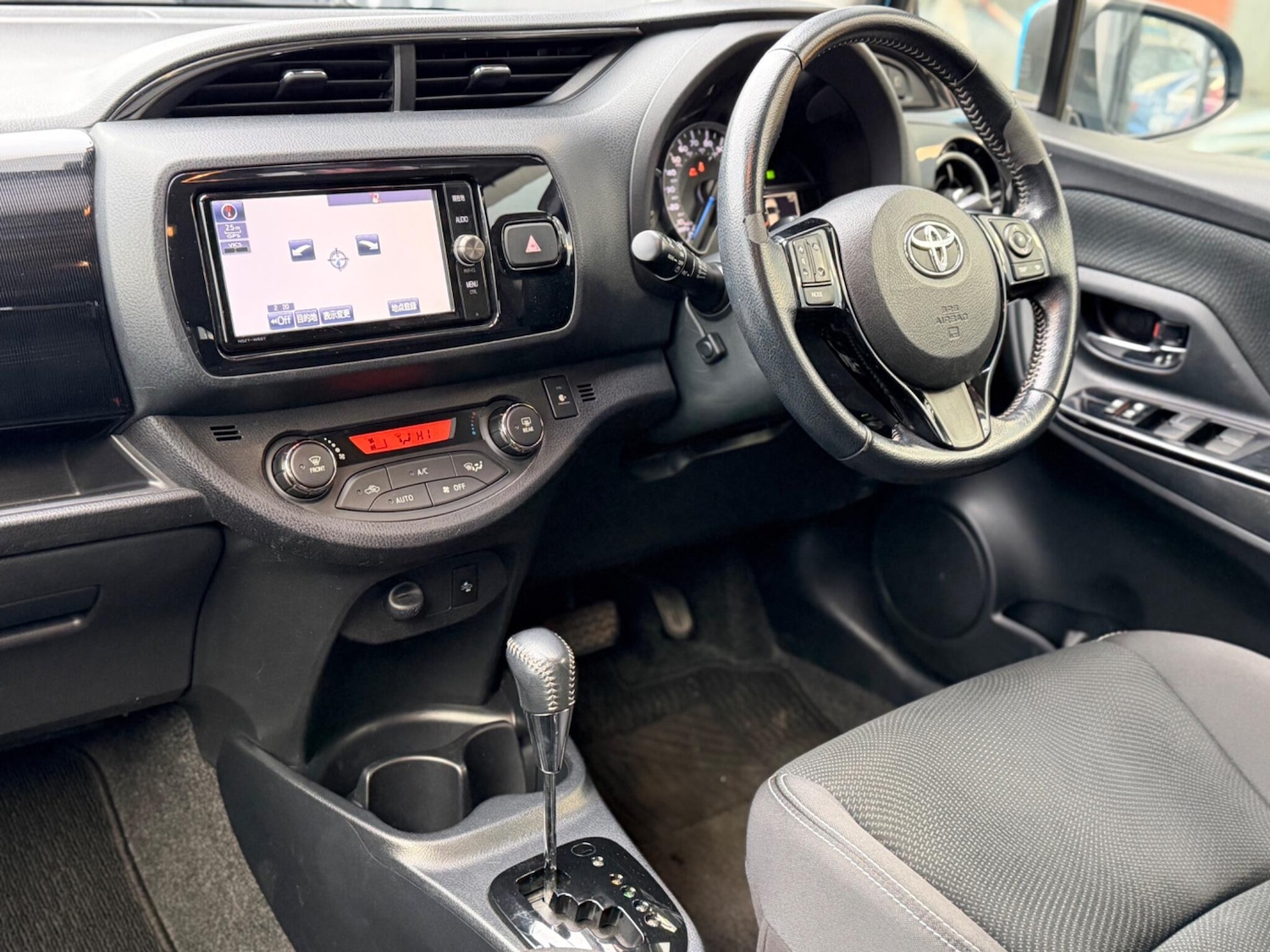 Used Toyota Yaris for sale - 78058352: Photo 3