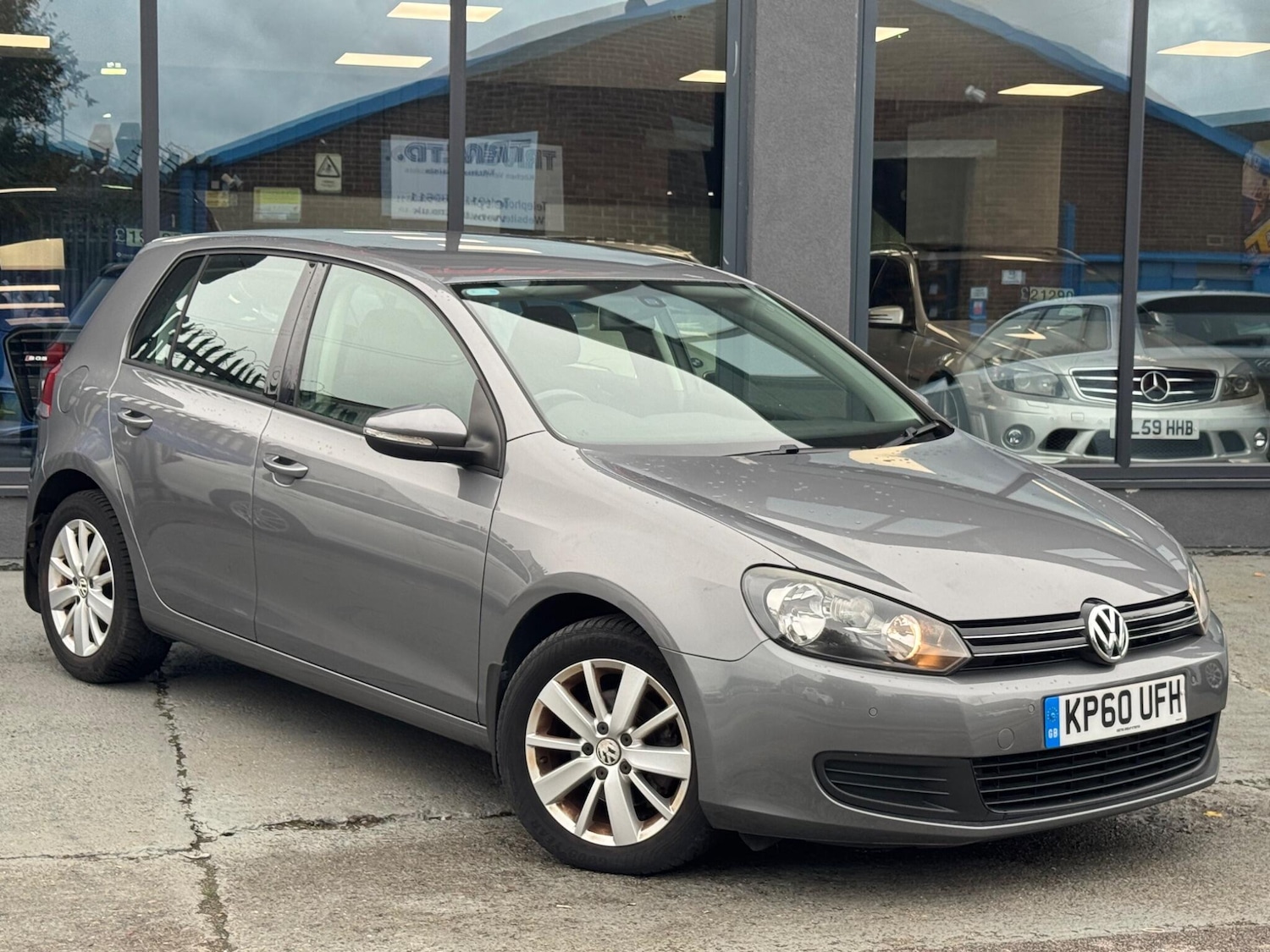 Used Volkswagen Golf 2010 for sale - 77229435: Photo 2