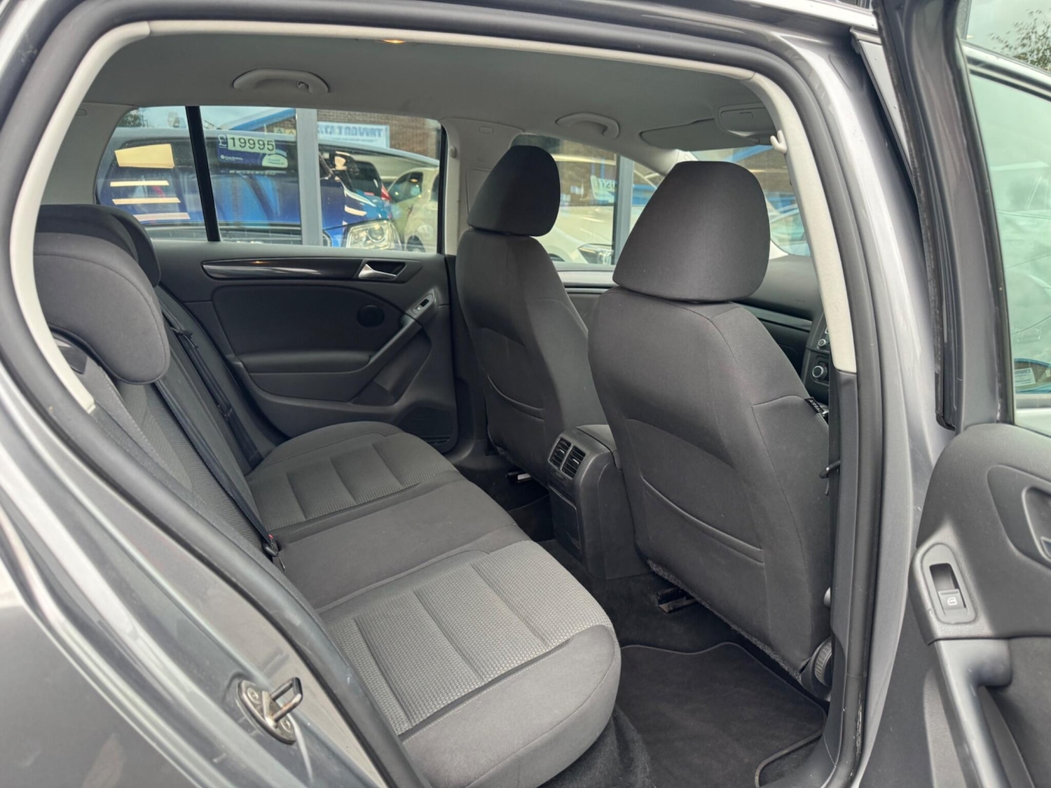 Used Volkswagen Golf 2010 for sale - 77229435: Photo 27