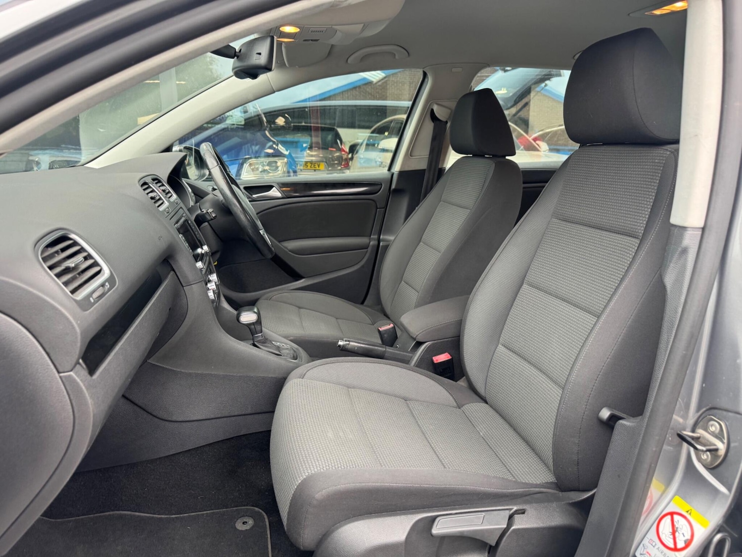 Used Volkswagen Golf 2010 for sale - 77229435: Photo 9