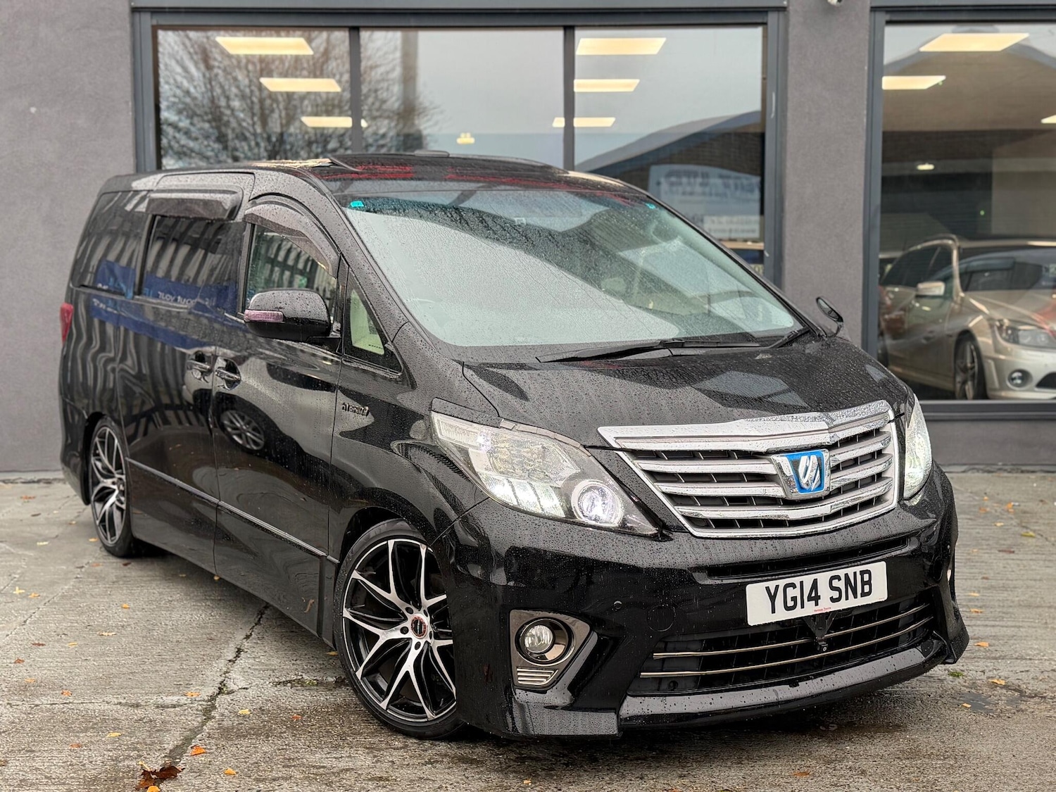 Used Toyota Alphard for sale - 77103565: Photo 2