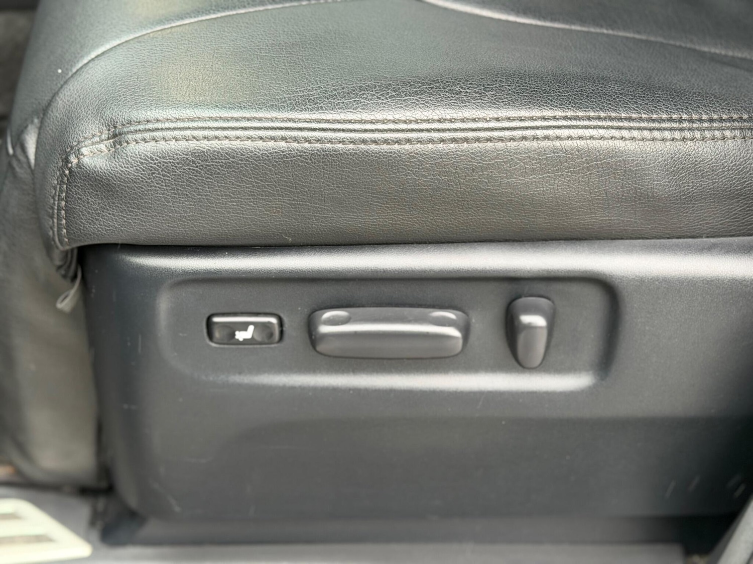 Used Toyota Alphard for sale - 77103565: Photo 24