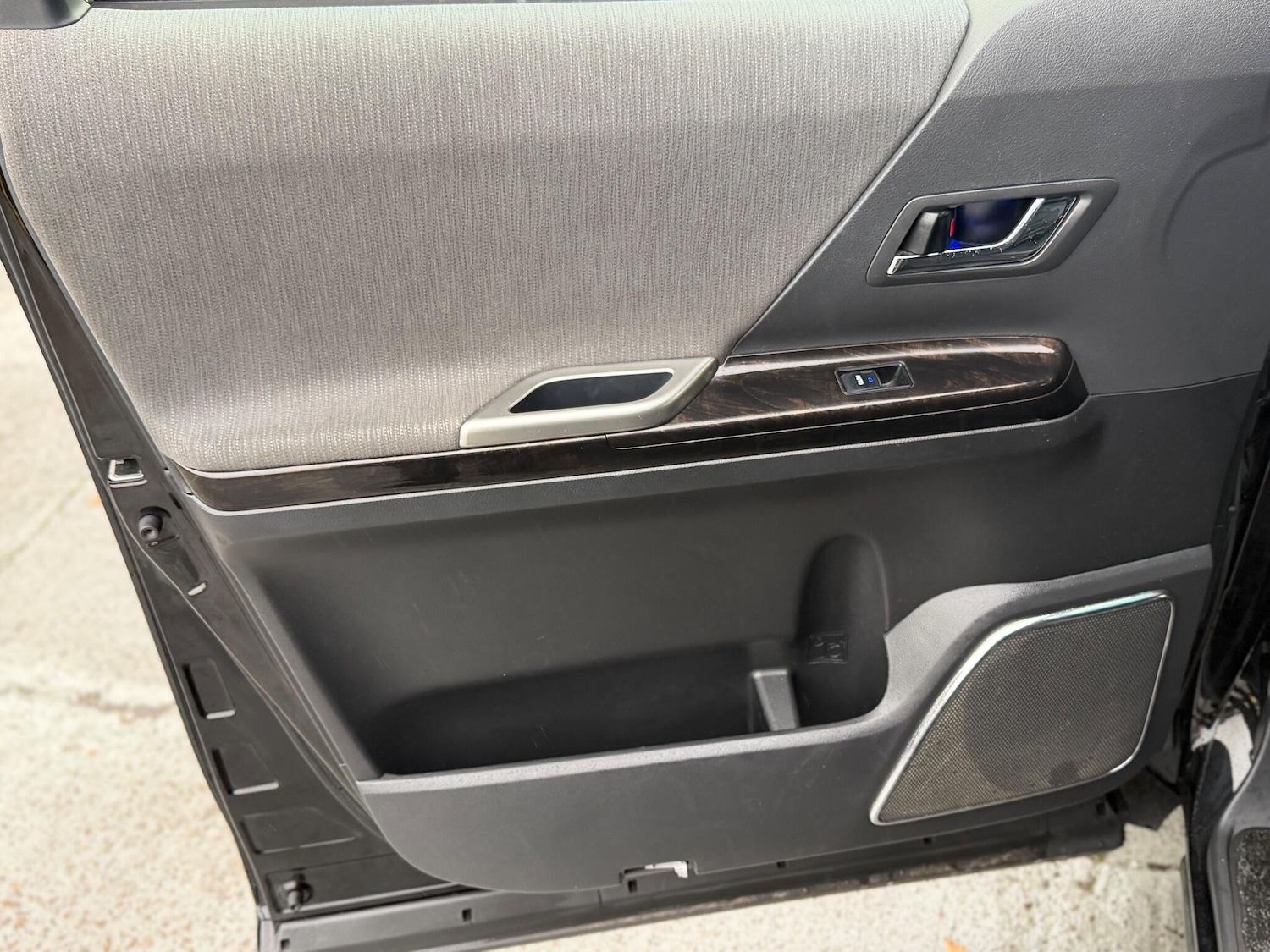 Used Toyota Alphard for sale - 77103565: Photo 33