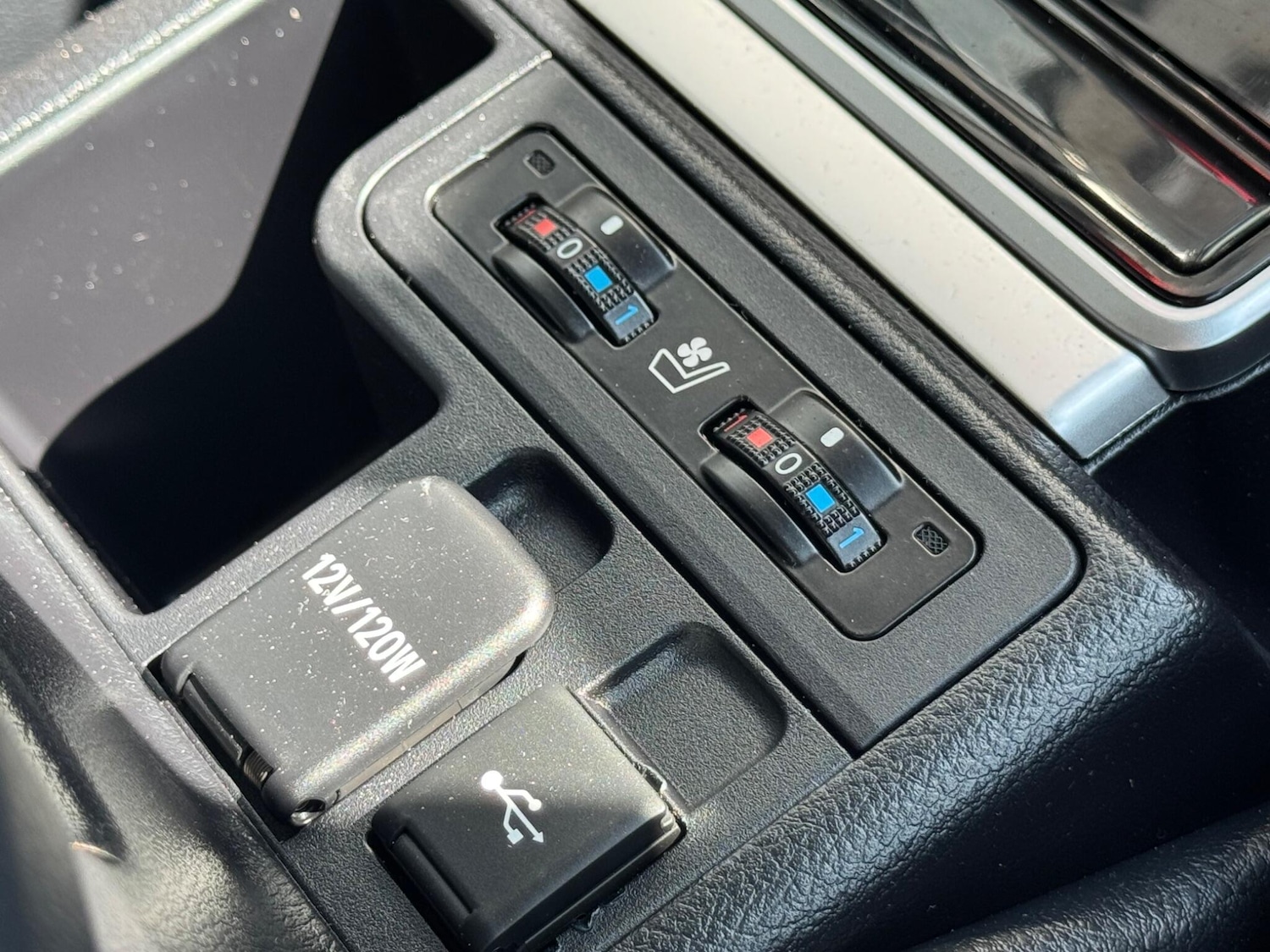 Used Toyota Land Cruiser for sale - 77103596: Photo 29