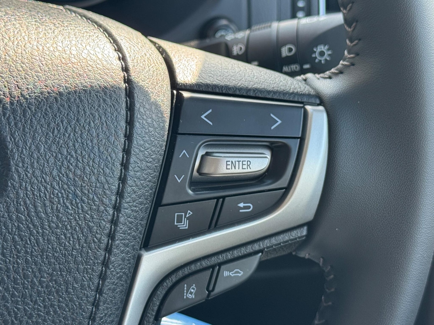 Used Toyota Land Cruiser for sale - 77103596: Photo 37