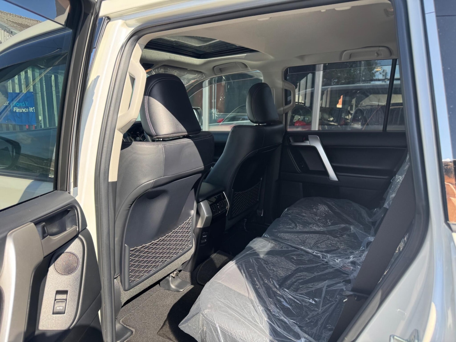 Used Toyota Land Cruiser for sale - 77103596: Photo 44