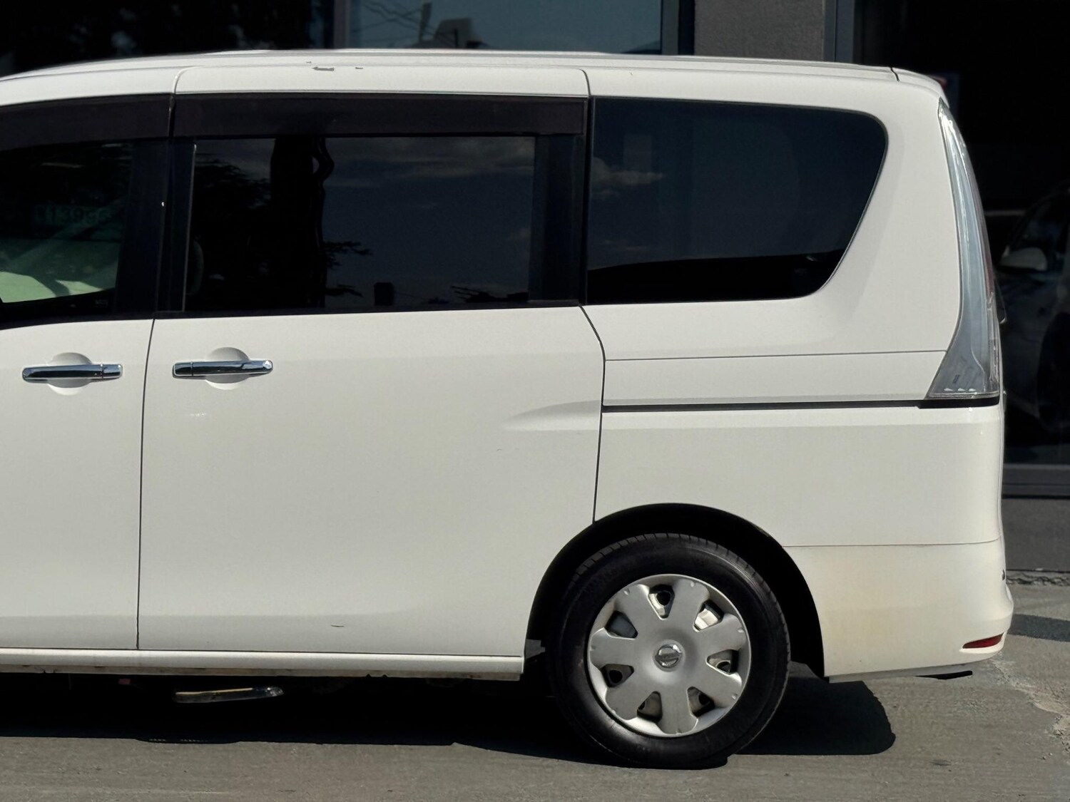 Used Nissan Serena for sale - 77683543: Photo 10