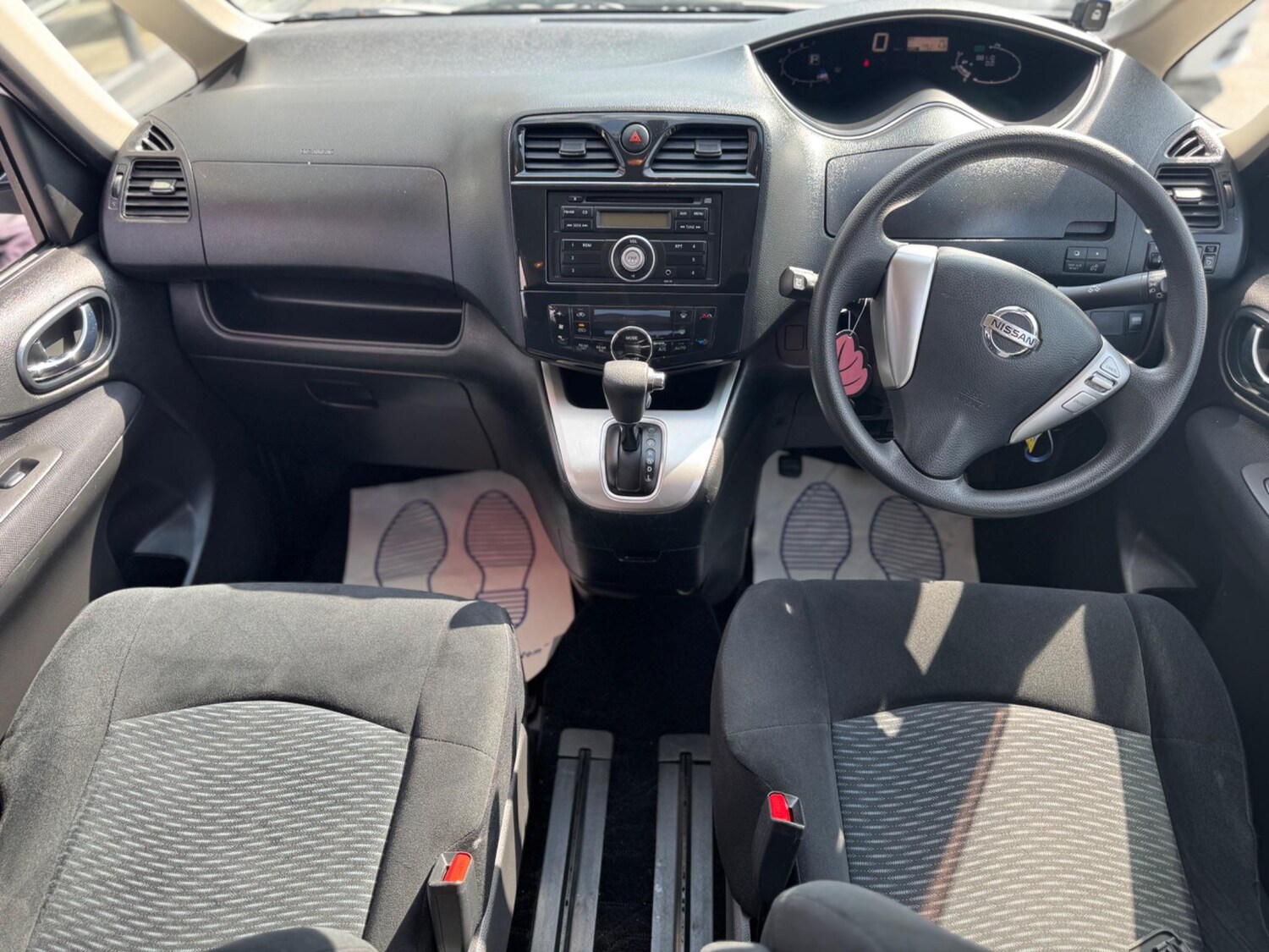 Used Nissan Serena for sale - 77683543: Photo 13