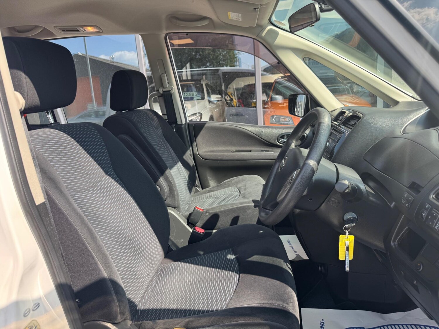 Used Nissan Serena for sale - 77683543: Photo 16