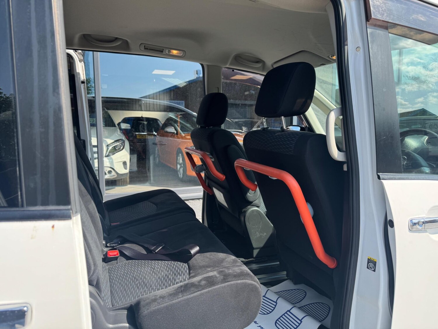 Used Nissan Serena for sale - 77683543: Photo 26