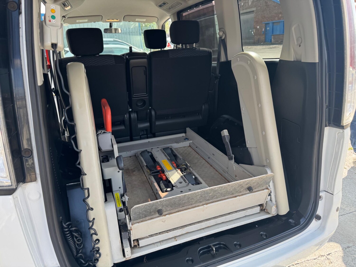 Used Nissan Serena for sale - 77683543: Photo 29