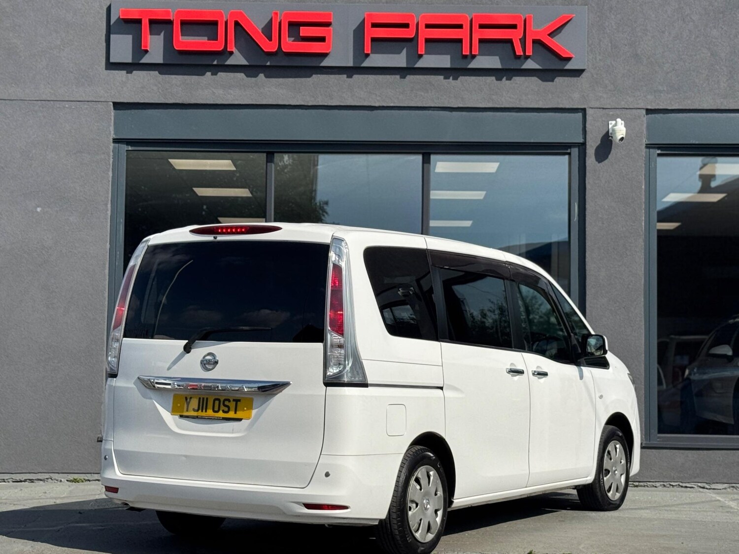 Used Nissan Serena for sale - 77683543: Photo 7