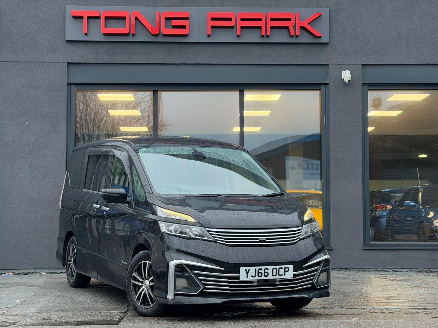 Used Nissan Serena for sale - 77646705: Photo 1