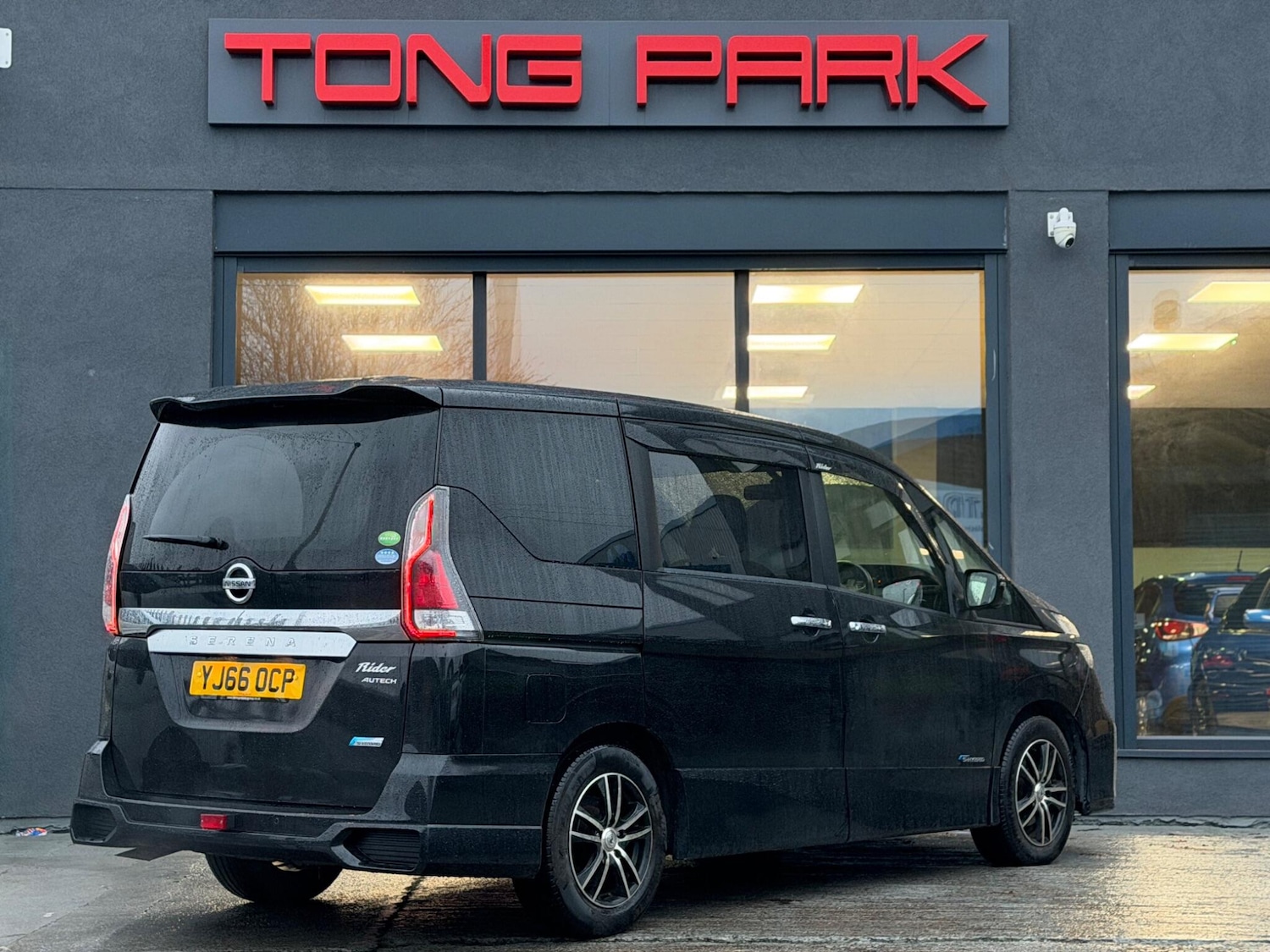 Used Nissan Serena for sale - 77646705: Photo 10