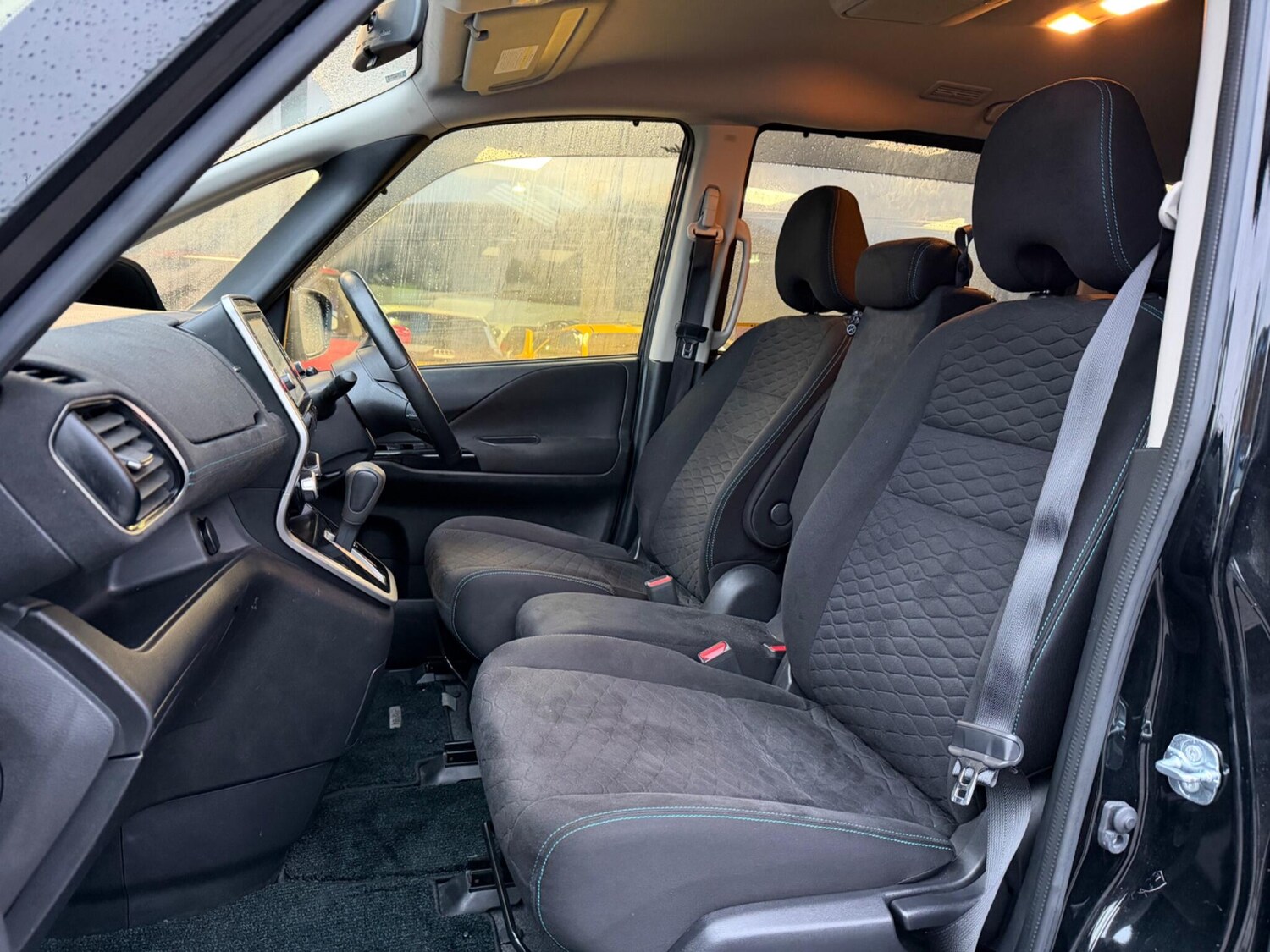 Used Nissan Serena for sale - 77646705: Photo 14