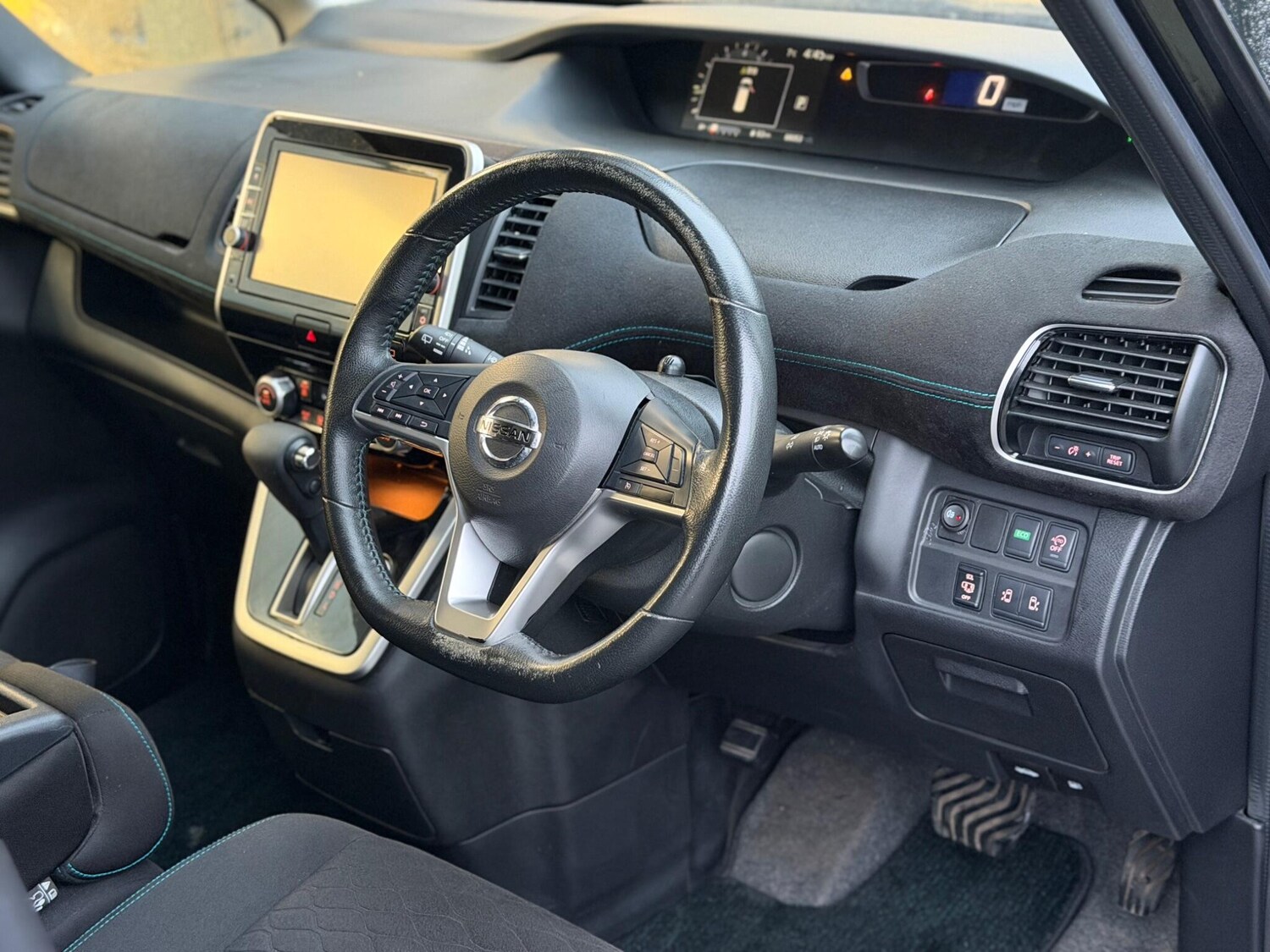 Used Nissan Serena for sale - 77646705: Photo 18