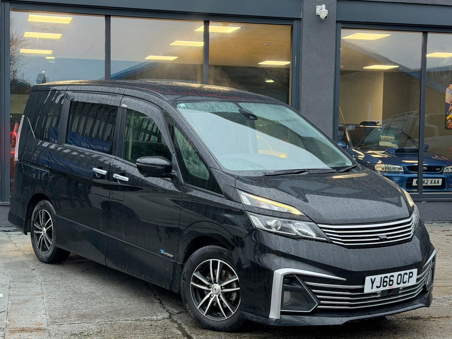 Used Nissan Serena for sale - 77646705: Photo 2