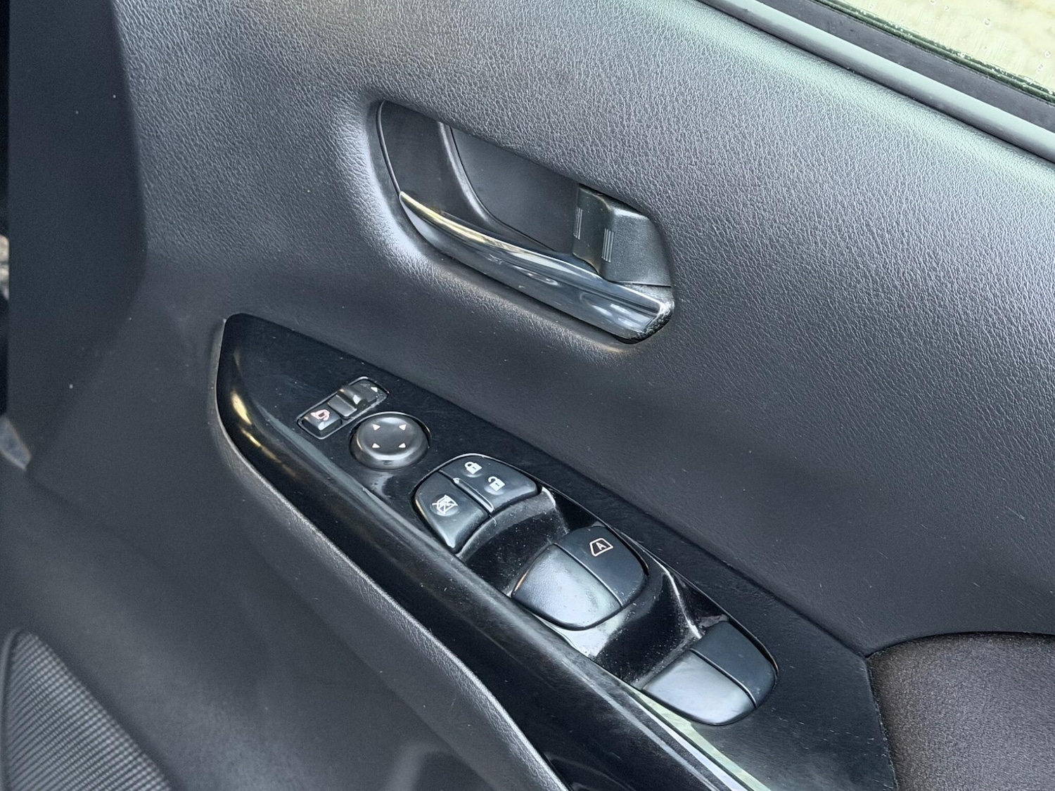 Used Nissan Serena for sale - 77646705: Photo 20