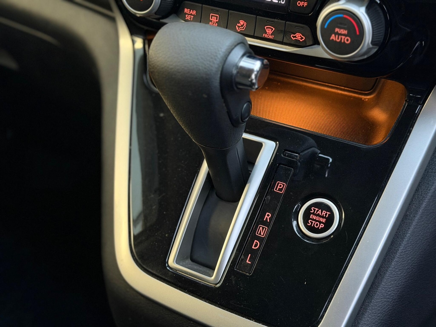 Used Nissan Serena for sale - 77646705: Photo 22