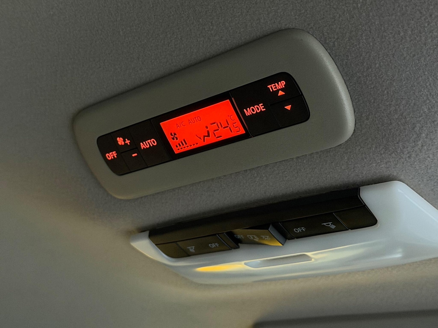 Used Nissan Serena for sale - 77646705: Photo 35