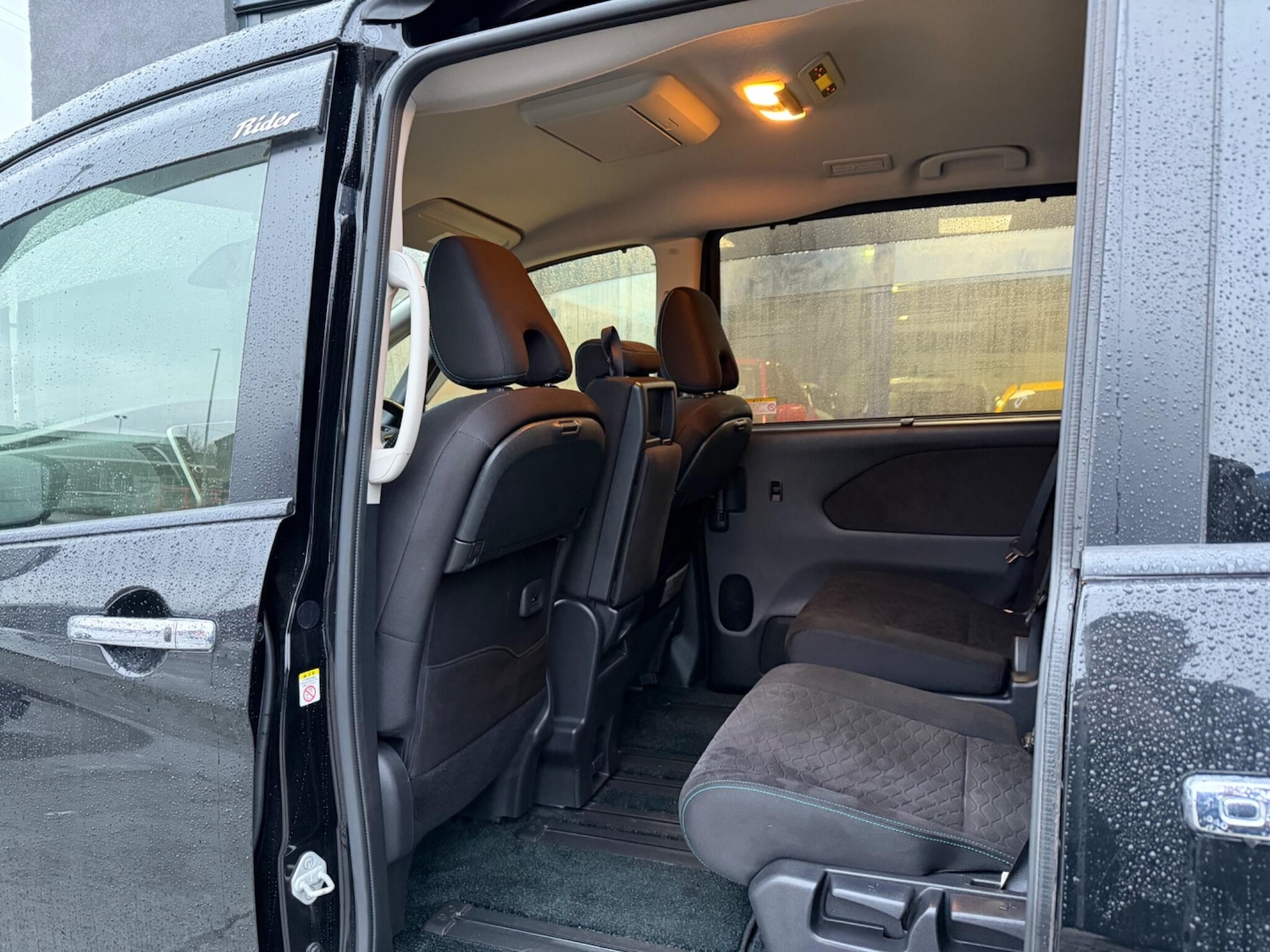 Used Nissan Serena for sale - 77646705: Photo 37