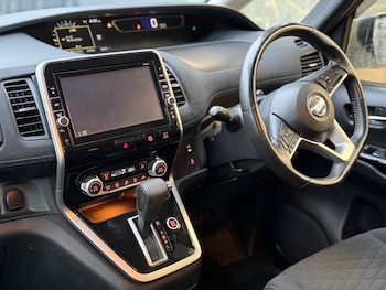 Used Nissan Serena 2016 for sale - 77646705: Photo