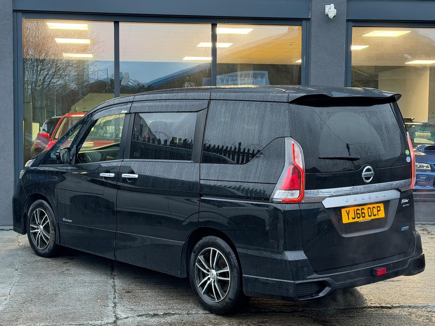 Used Nissan Serena for sale - 77646705: Photo 5