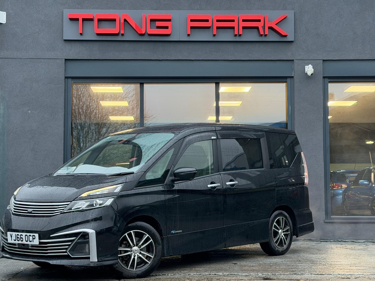 Used Nissan Serena for sale - 77646705: Photo 9