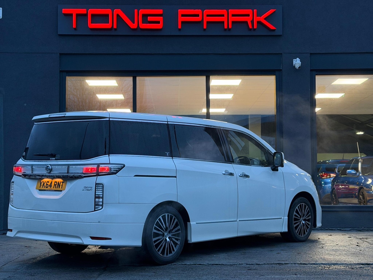 Used Nissan Elgrand for sale - 77386491: Photo 10