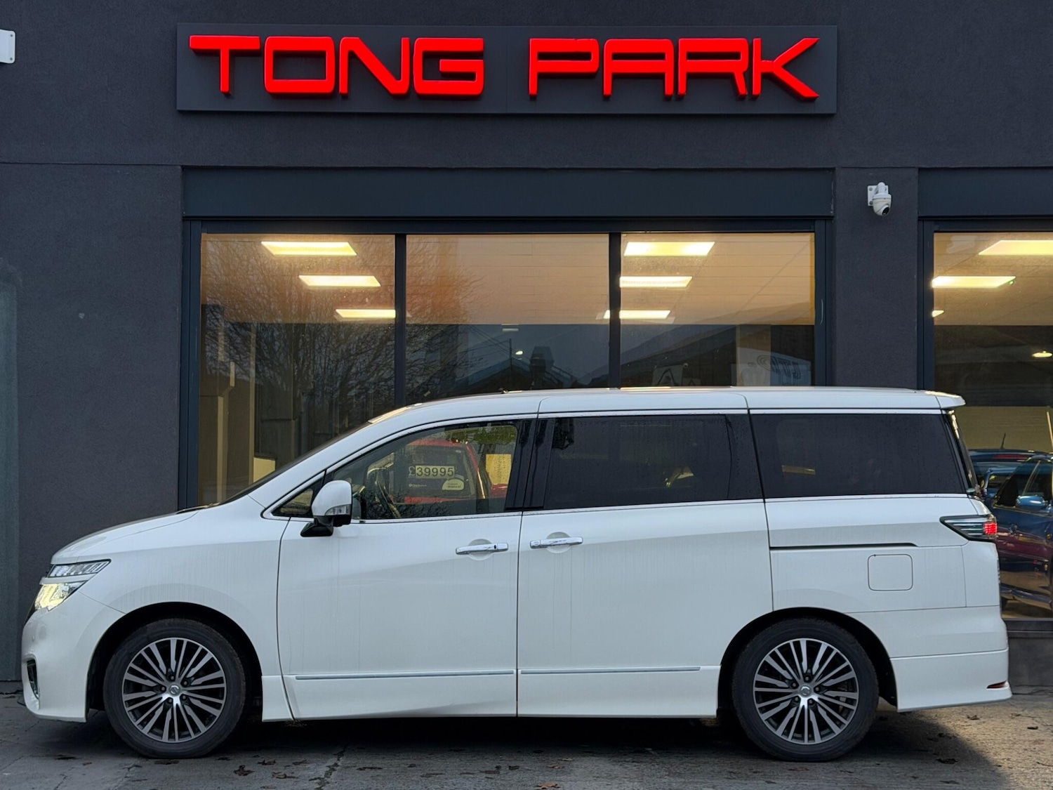 Used Nissan Elgrand for sale - 77386491: Photo 11