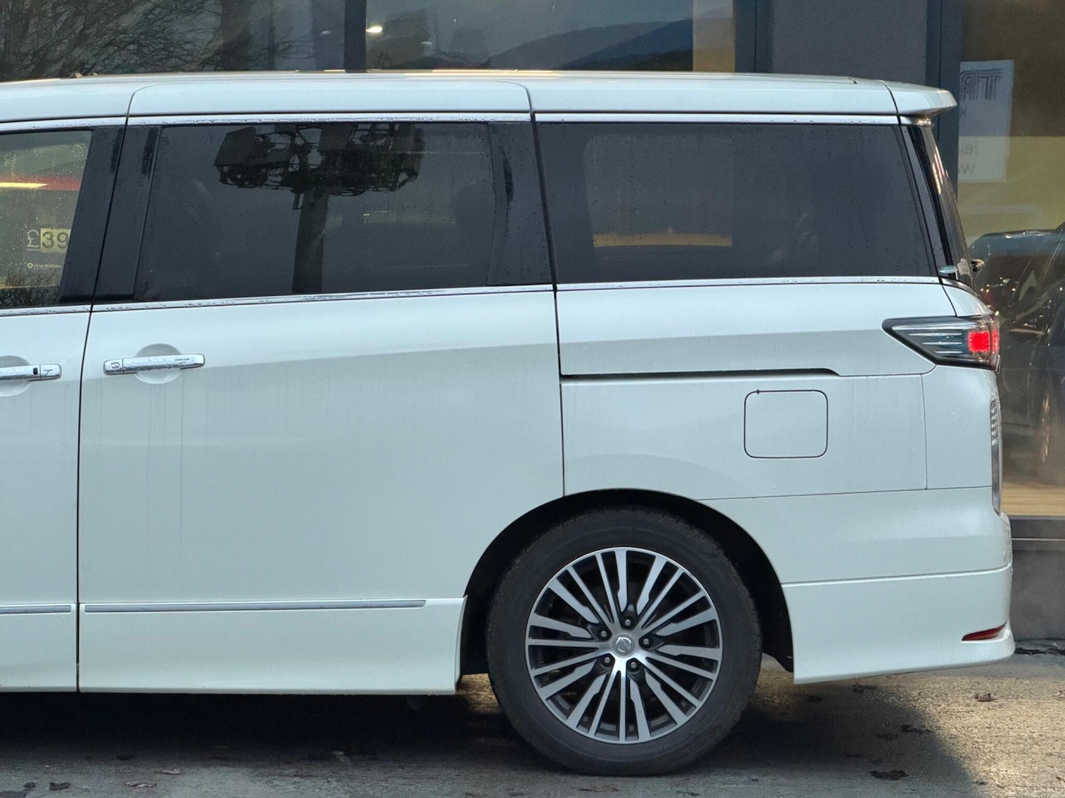 Used Nissan Elgrand for sale - 77386491: Photo 12