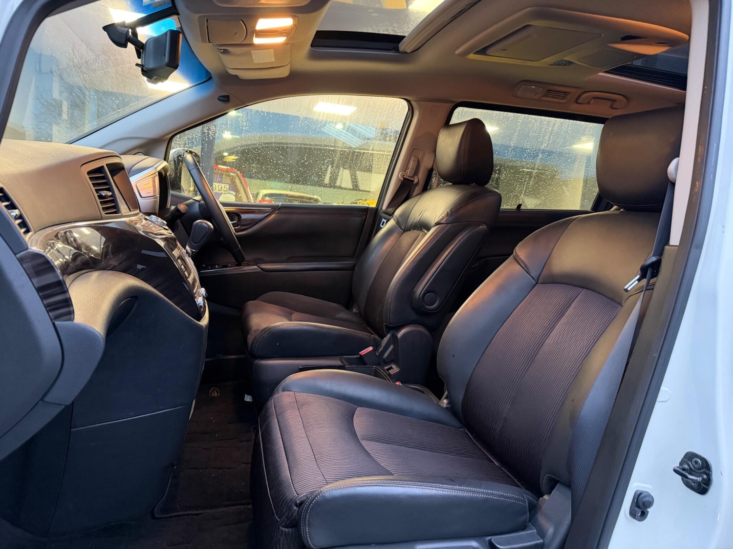 Used Nissan Elgrand for sale - 77386491: Photo 14