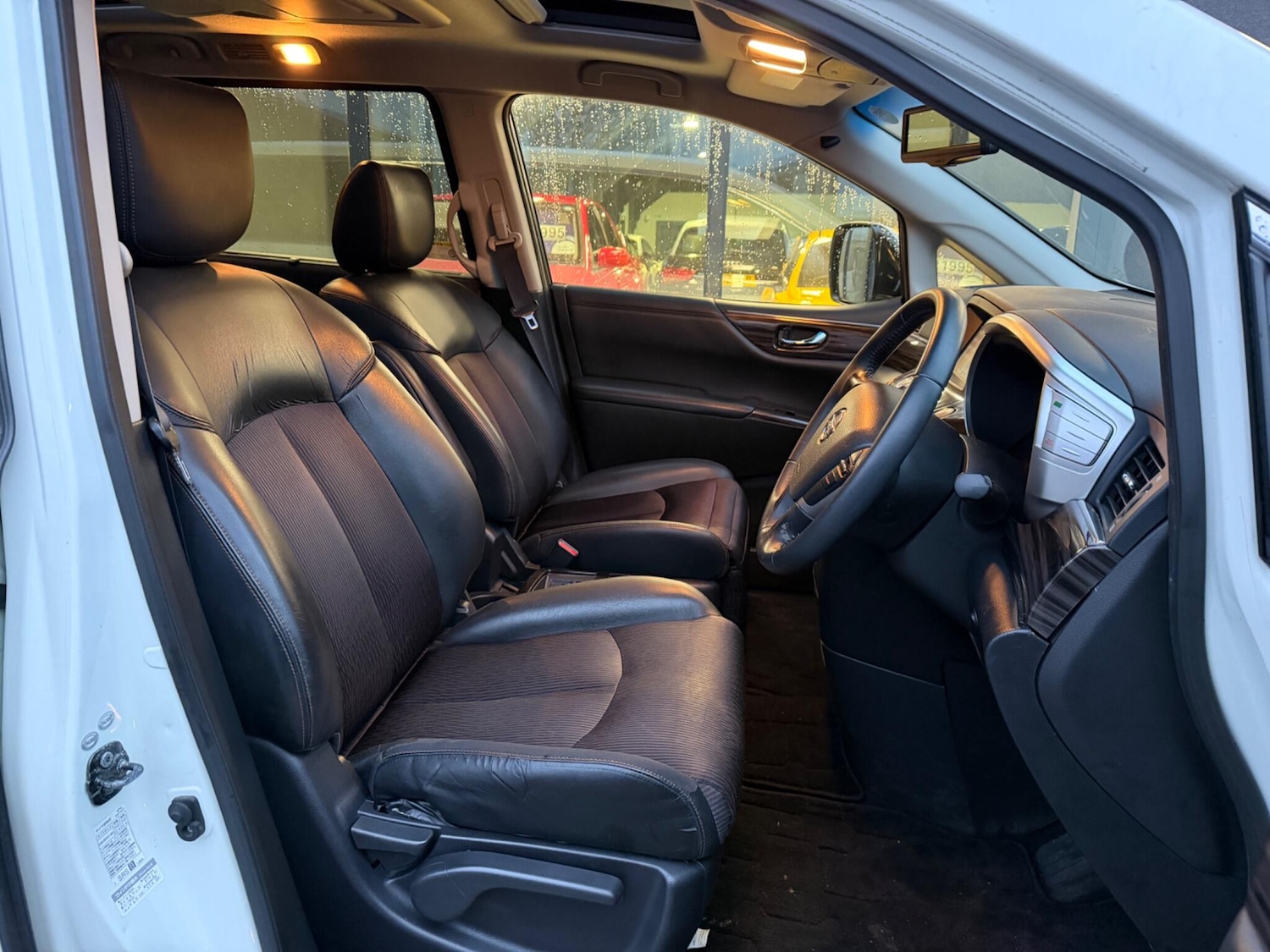 Used Nissan Elgrand for sale - 77386491: Photo 21