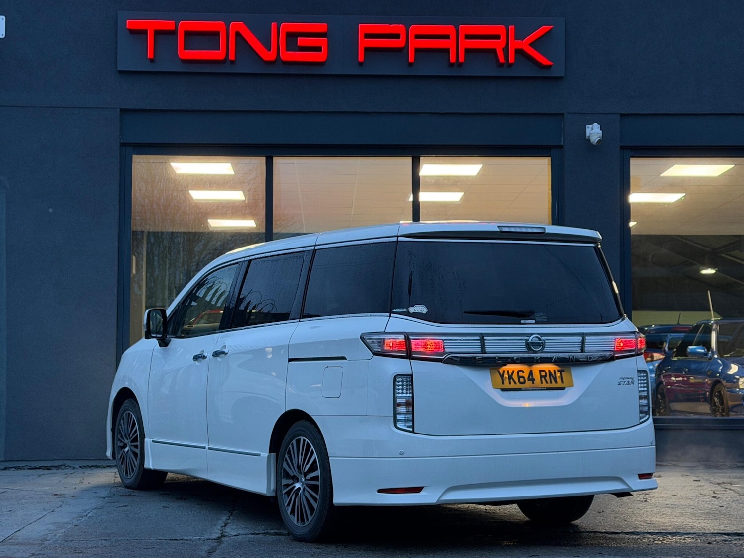 Used Nissan Elgrand for sale - 77386491: Photo 4