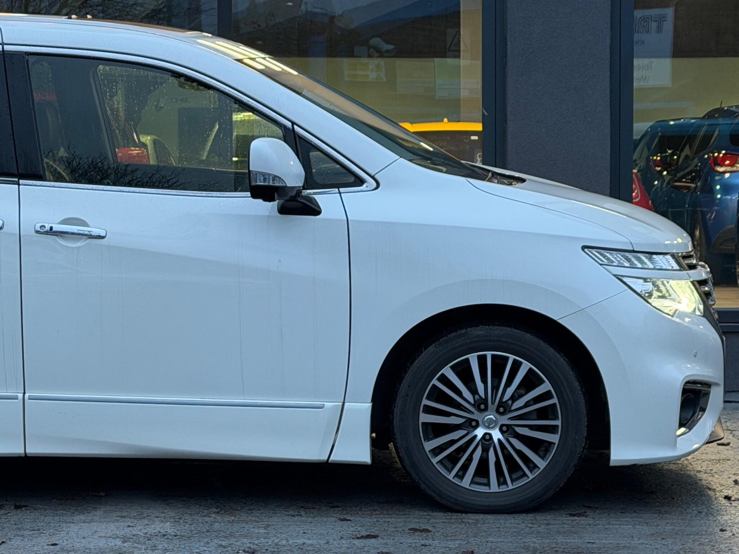 Used Nissan Elgrand for sale - 77386491: Photo 8