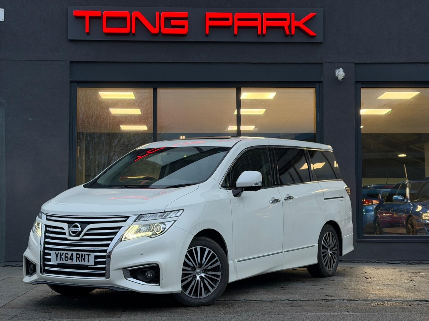 Used Nissan Elgrand for sale - 77386491: Photo 9